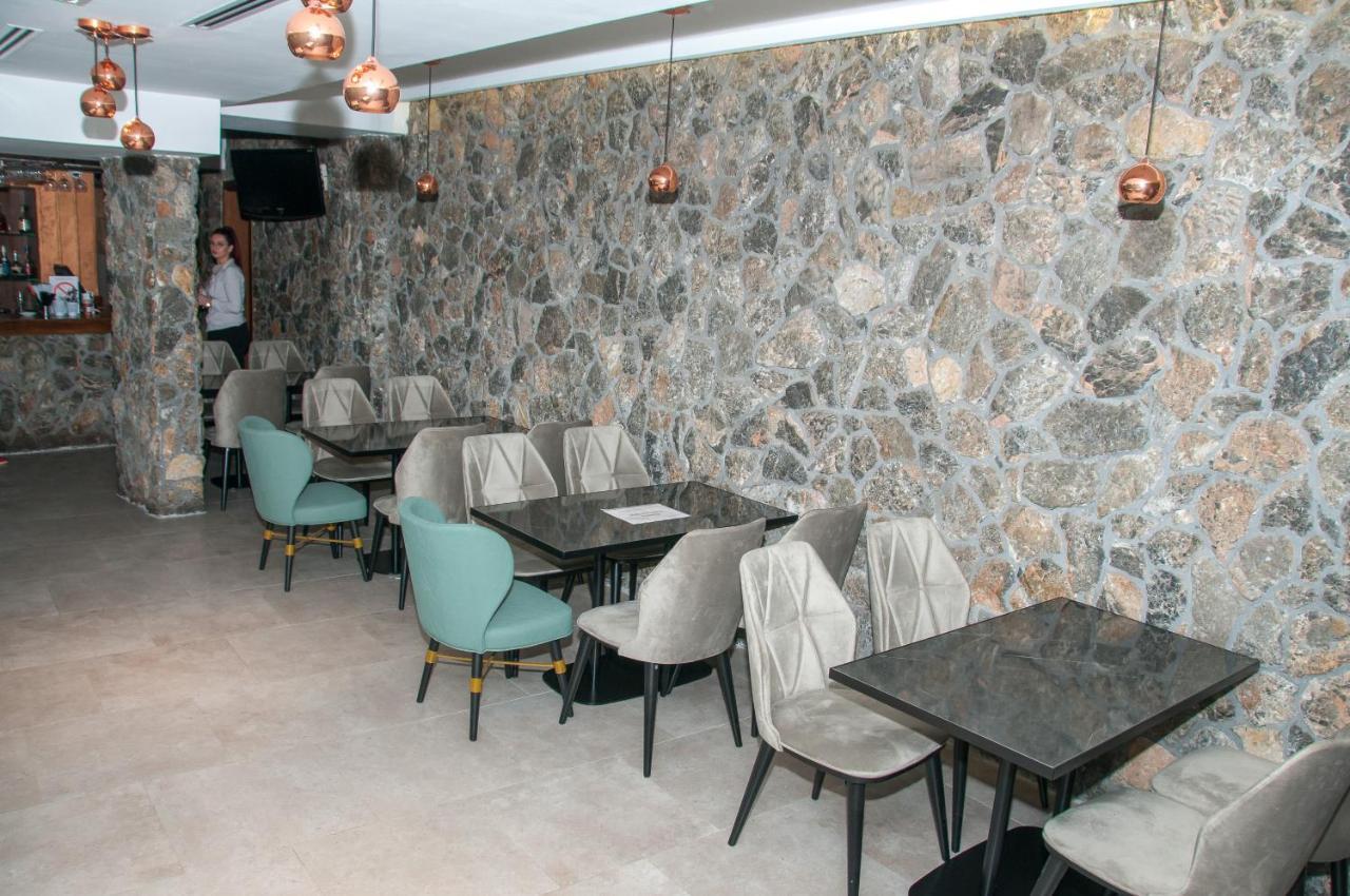 בודווה Hotel Astoria מראה חיצוני תמונה