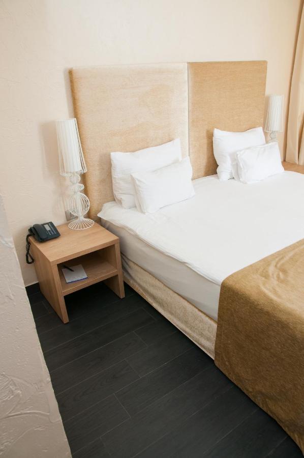 בודווה Hotel Astoria מראה חיצוני תמונה