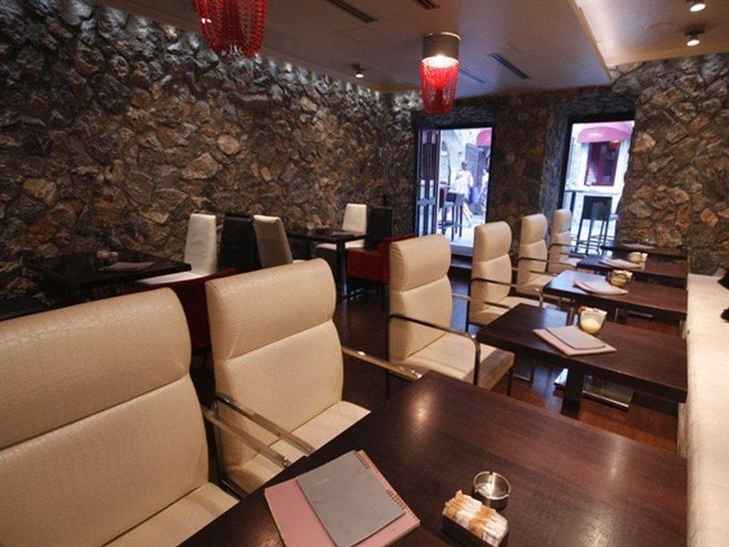 בודווה Hotel Astoria מראה חיצוני תמונה