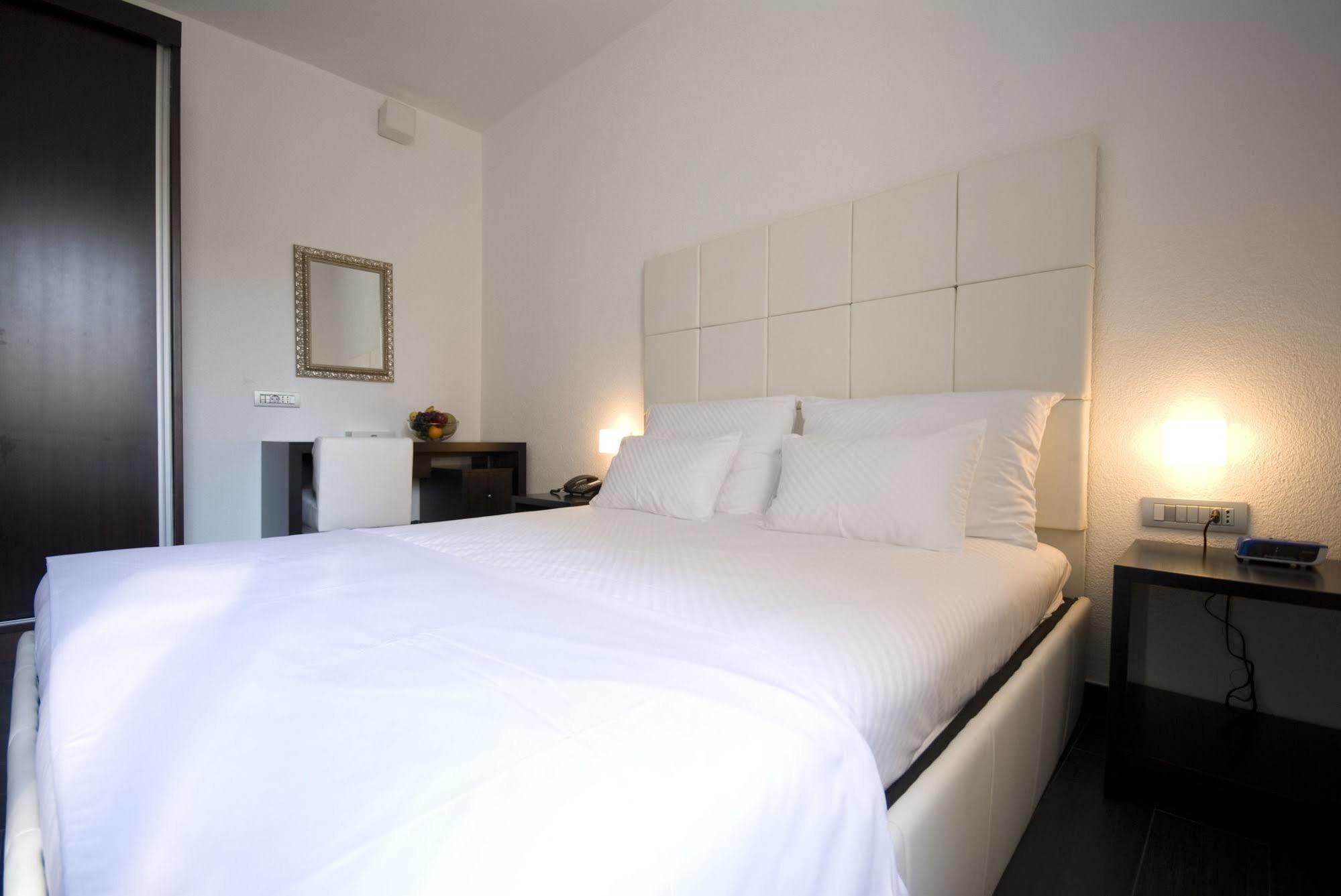 בודווה Hotel Astoria מראה חיצוני תמונה
